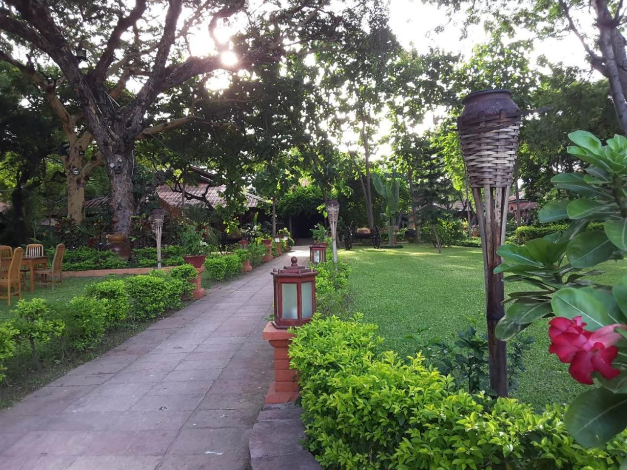 Bagan Hotel River View Bagian luar foto